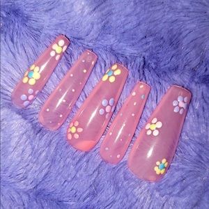 BUY ONE GET ONE FREE❗️Spring Flowers PressOns 🌼🌸